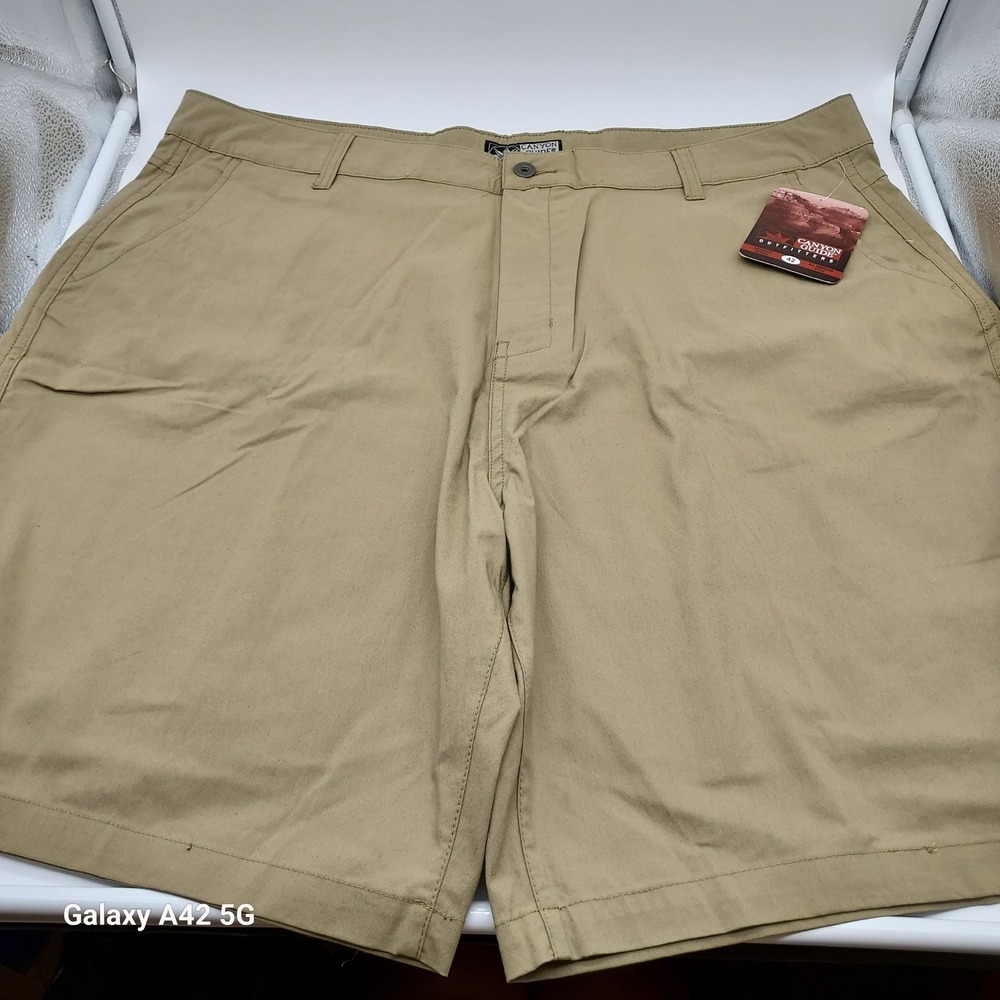 Canyon Guide Outfitters Mens Khaki Flat Front Stretch Shorts Size 42 NWT